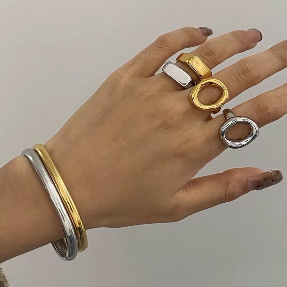 SIZE 8 | 18K Gold Plated Irregular Chunky Oval Hollow Ring - Picture 5 of 7